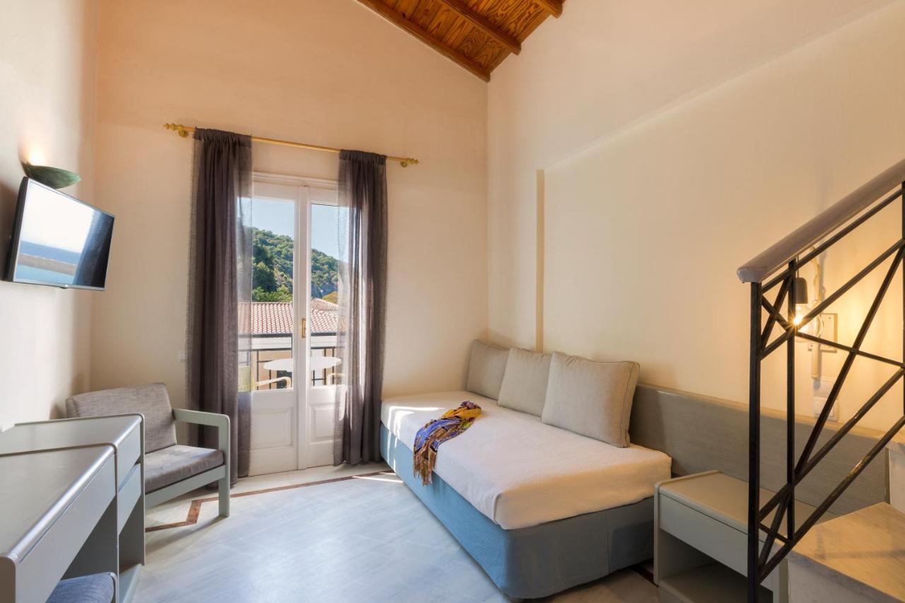 Samaina Port Hotel Karlovassi Bagian luar foto
